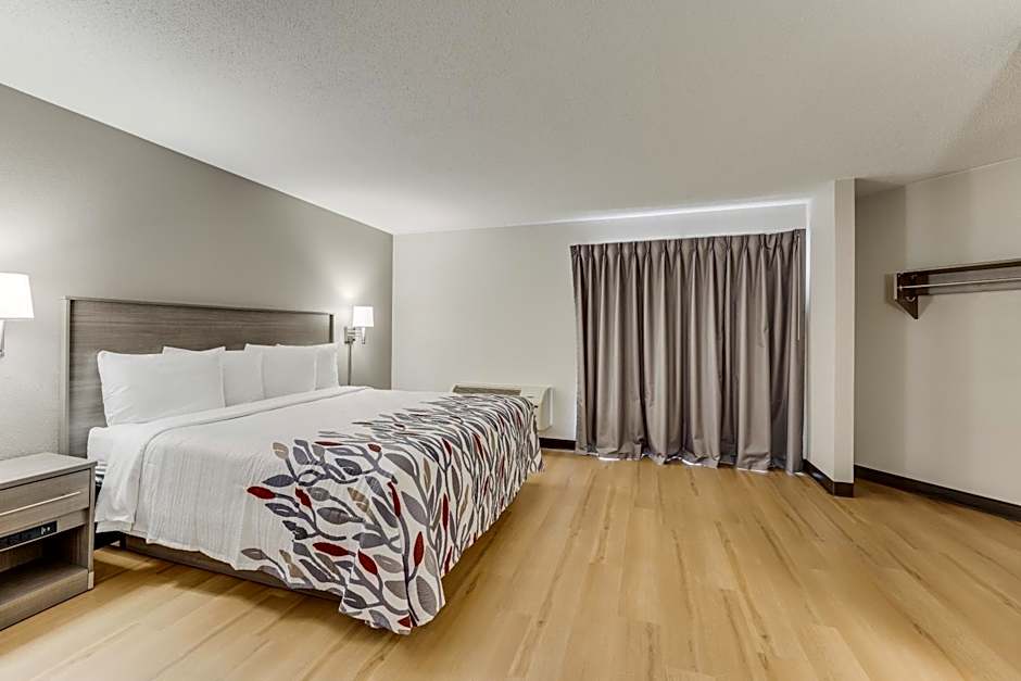 Red Roof Inn & Suites Newport - Middletown, RI