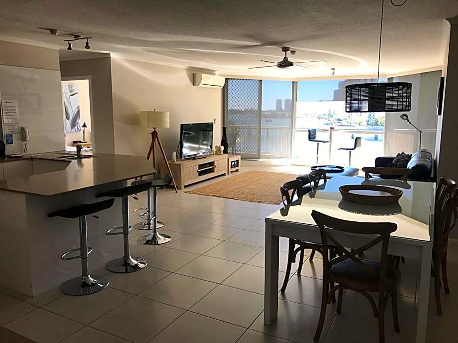 Moorings On Cavill Surfers Paradise