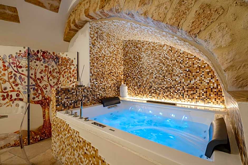 GuestHost - Number 12 Luxury Room