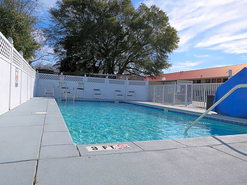 Executive Inn - Panama City Beach