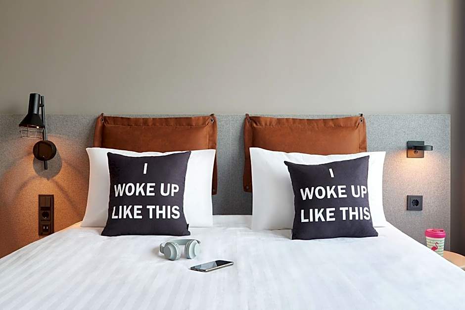 Moxy Amsterdam Schiphol Airport