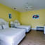 Deluxe Queen at the Curry Mansion - Parking & Heated Pool!