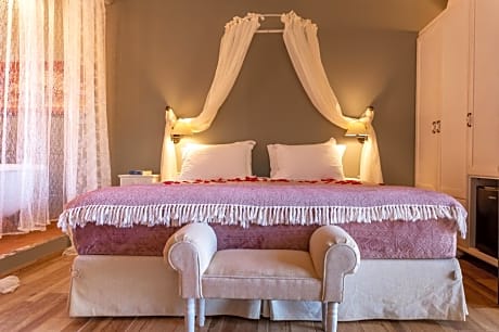 Queen Suite with Spa Bath