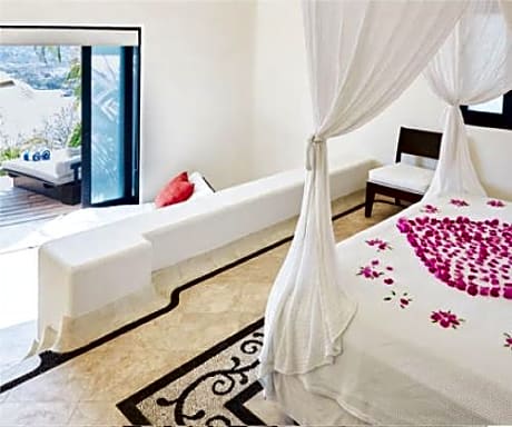 Junior Suite 1 King Bed Terrace - Ocean View