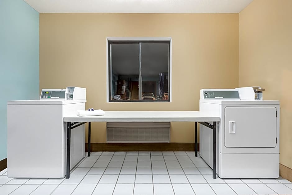 Super 8 by Wyndham Wakeeney