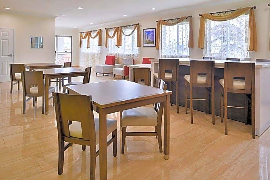 Americas Inn & Suites IAH North