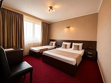 Family Room ( 3 Adults)