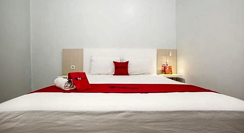 RedDoorz Syariah @ Kartohardjo Madiun