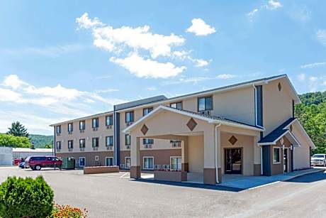 Super 8 by Wyndham Bath Hammondsport Area