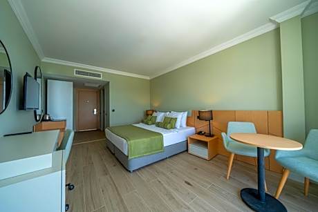 Deluxe Double Room with Balcony and Sea View