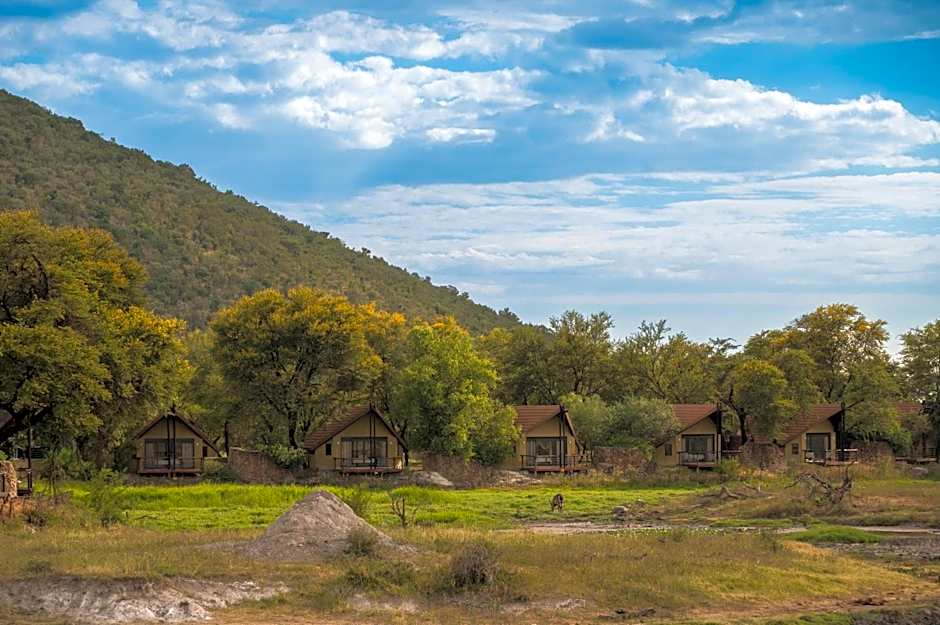 Tau Game Lodge