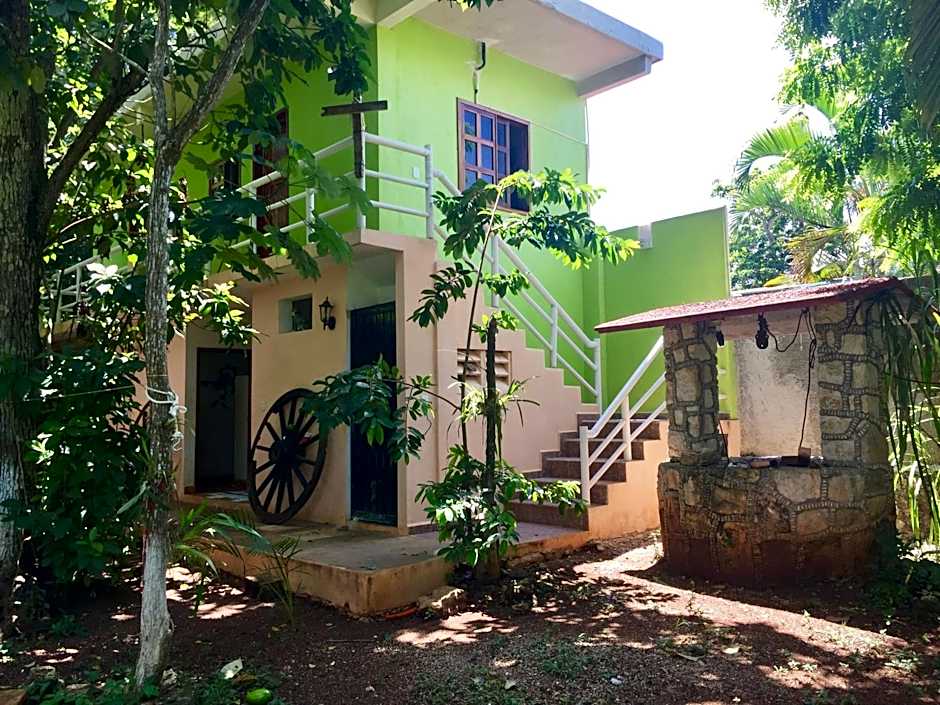 Yaxche Centro Hostal y Camping