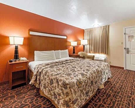 King Room - Accessible/Non-Smoking