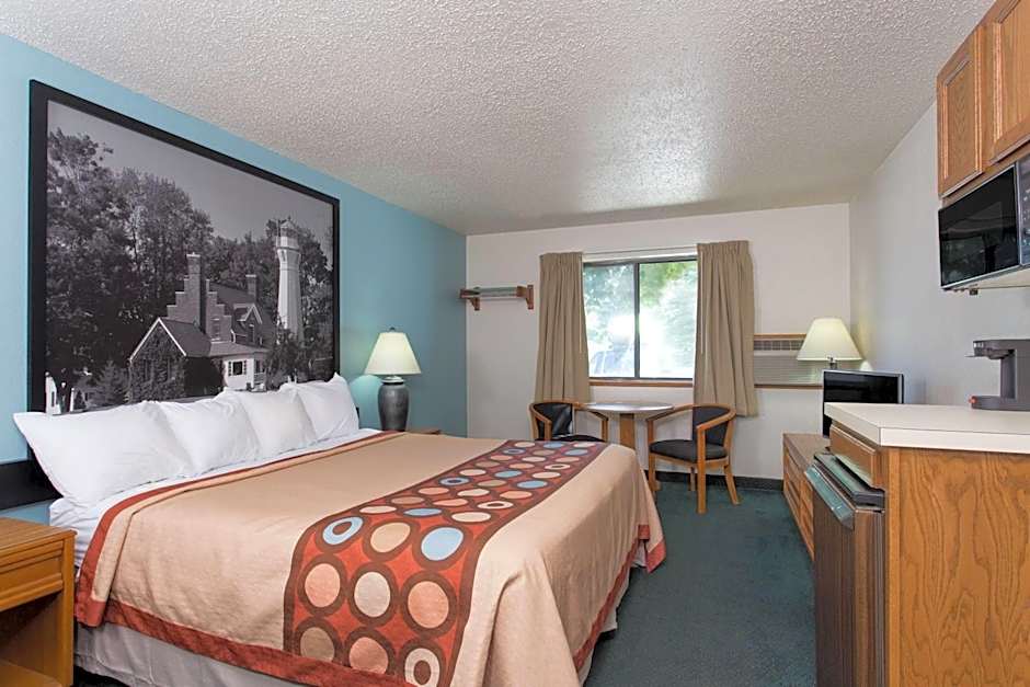 Super 8 by Wyndham Houghton Lake