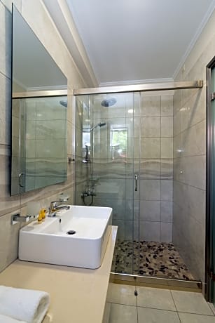 Deluxe Triple Studio