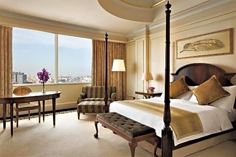 Deluxe King Sea View Room