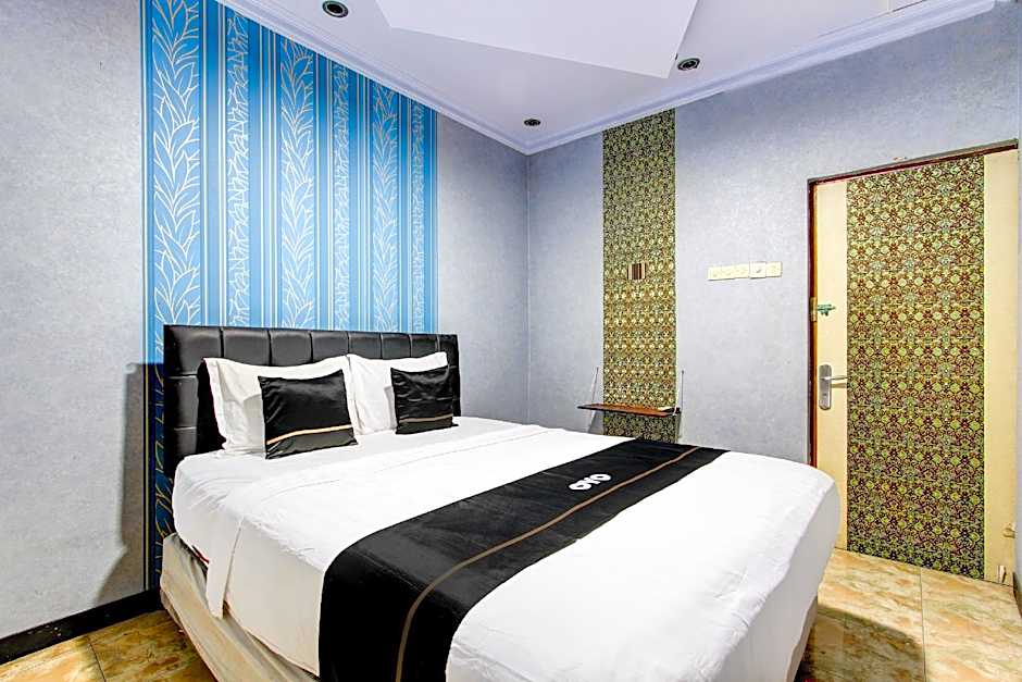 Capital O 93653 Kinasih Hotel