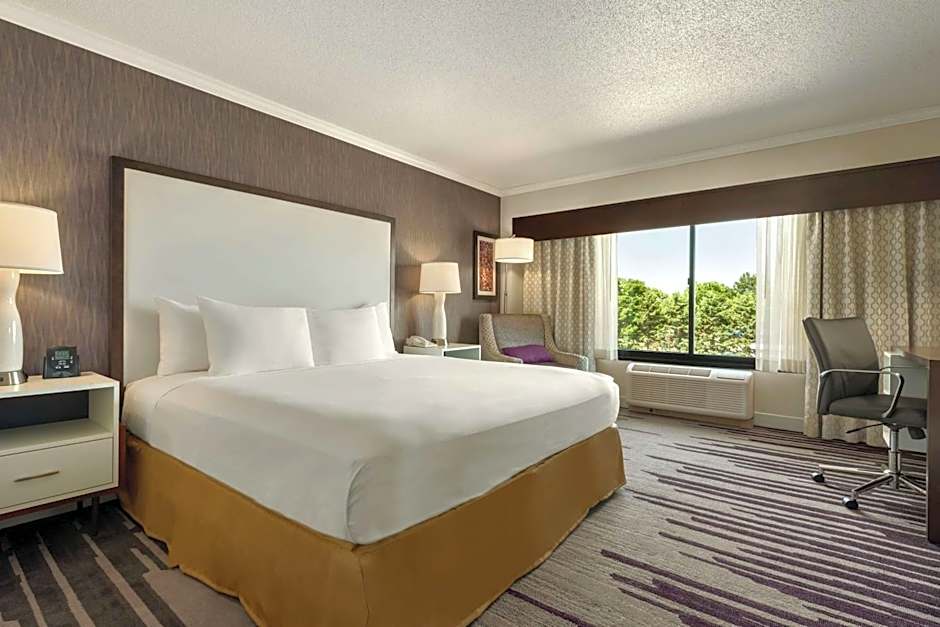 DoubleTree By Hilton Milwaukee Brookfield