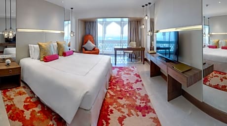 01Superior Room City View King Bed