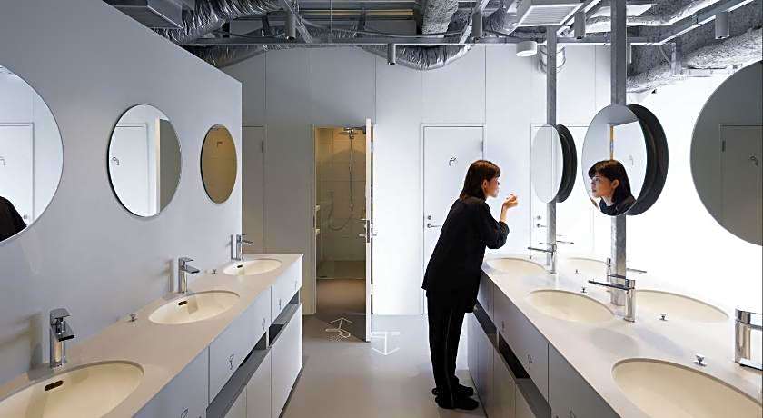 9h nine hours Suidobashi