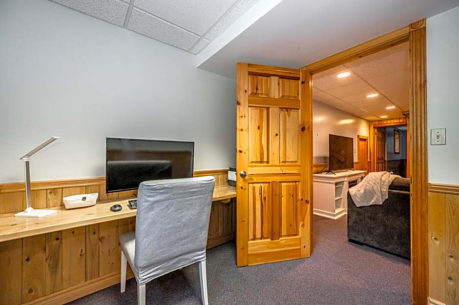 Grotto Escape Unwind at Cameron Lakehouse