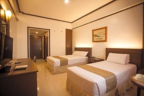 Deluxe Room with One Double Bed and One Single Bed