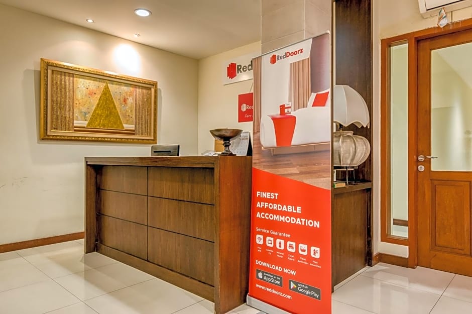 RedDoorz Plus near Dharmawangsa Square