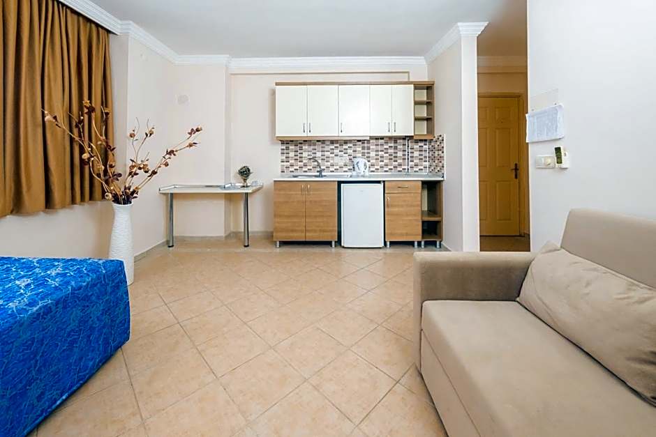 Catty Cats Garden Hotel