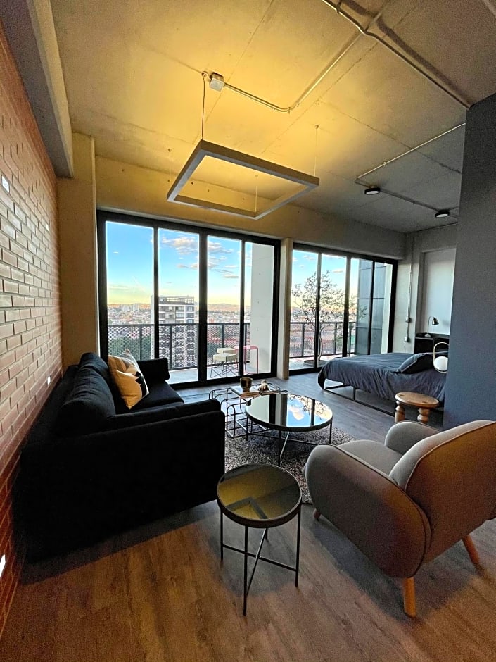 Loft In The Heart Of Americana, Have An Artsy Stay