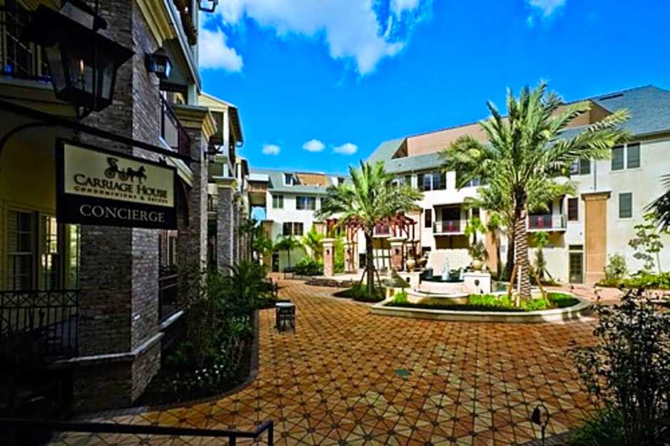 Carriage House Hotel