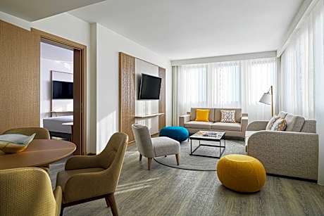 m suite, m club lounge access, suite, 1 king, sofa bed, seafront, corner room, near elevator