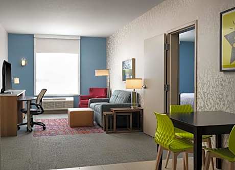 King Suite - Mobility Access/Non-Smoking