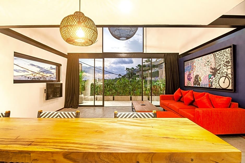 Contemporary Loft 200m From Canggu Shoreline