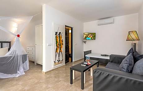 Ebony Double Bed Studio