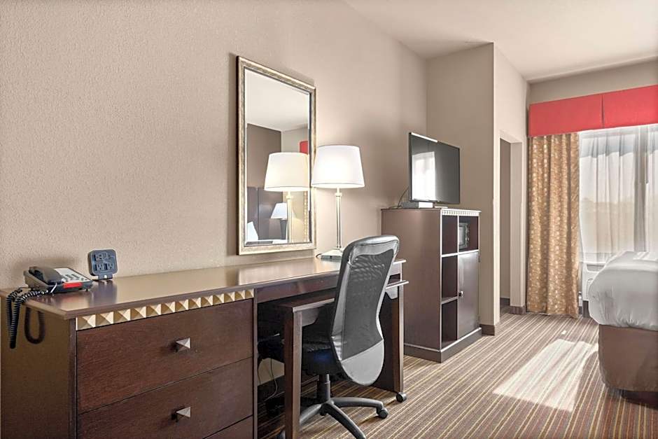 Portland Inn & Suites