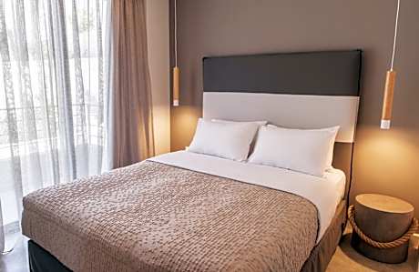 Executive Suite with Pool View