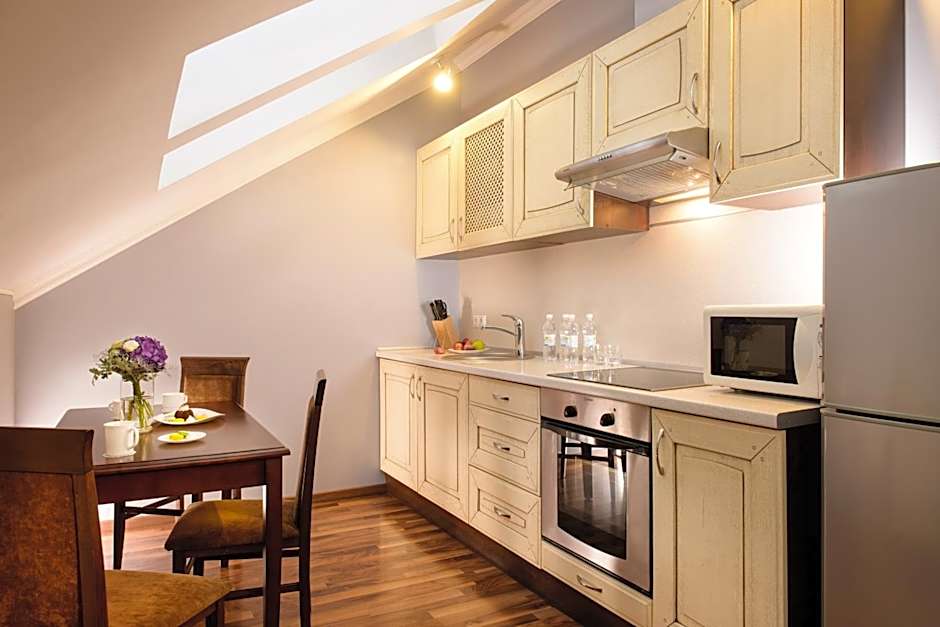 Greguar Hotel by UHM