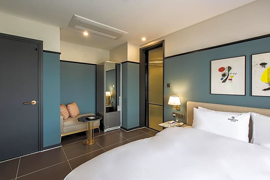 Brown Dot Gijang Yeonhwari