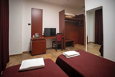 Economy Twin Room