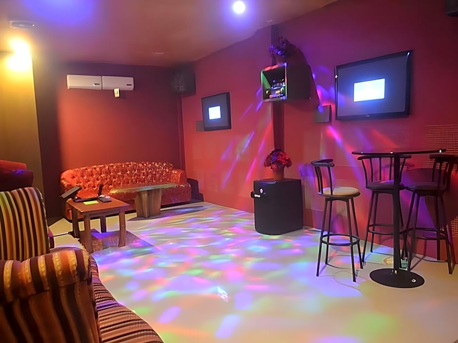 OYO 2574 Z Suites Hotel                                                                     