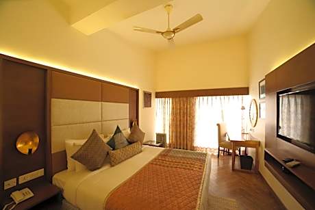 Forest View with Balcony - Room