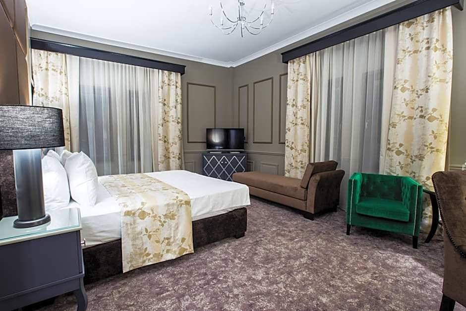 Peninsula Boutique Hotel