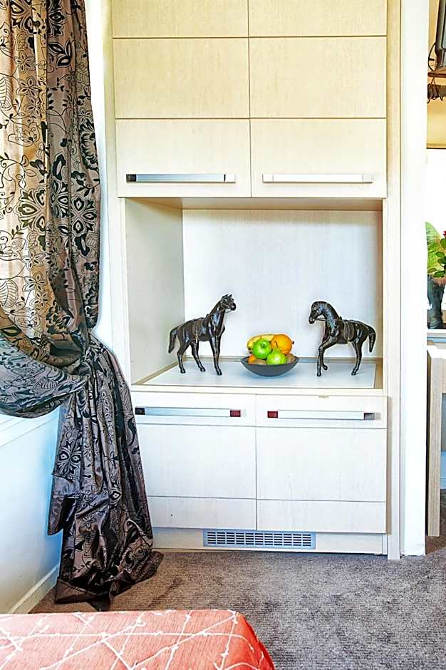 Anastassiou Hotel - Bike and motorcycle friendly hotel