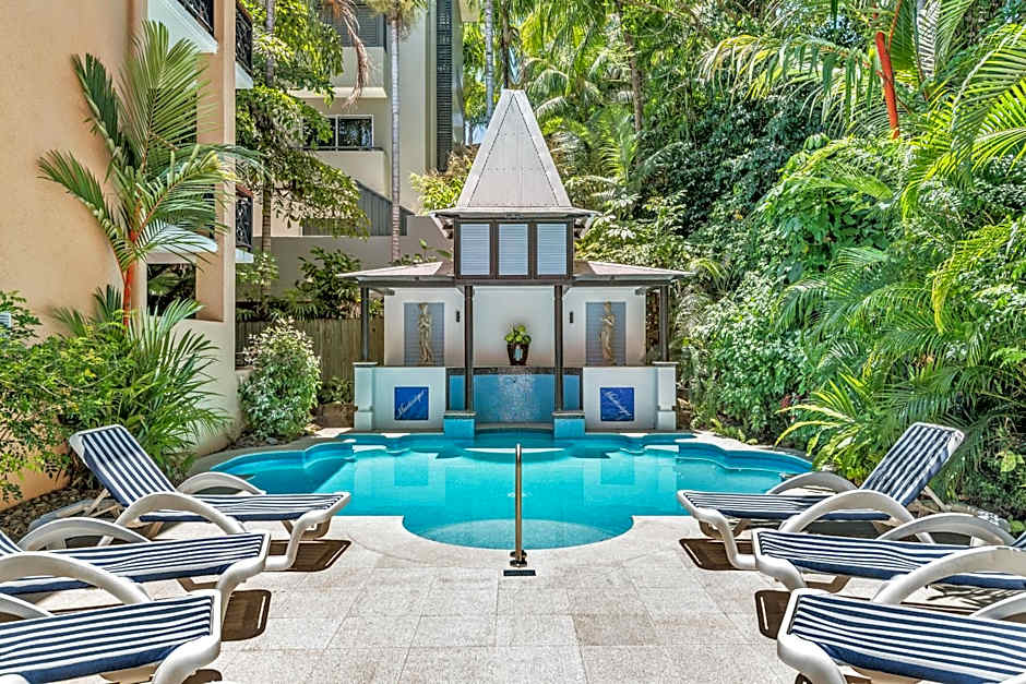 Martinique On Macrossan