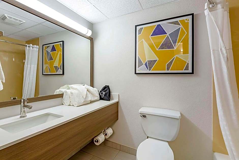 Comfort Inn & Suites Cuyahoga Falls - Akron