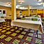 Holiday Inn Express & Suites Kansas City Sport Complex Area By IHG