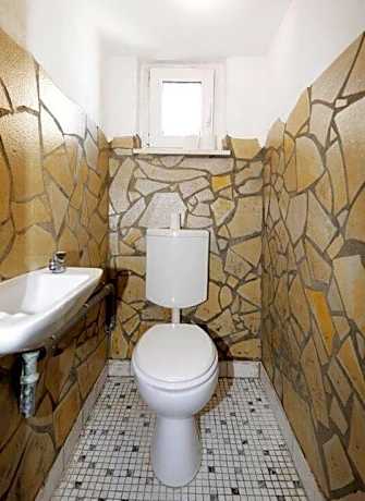 Single Room with Shared Bathroom