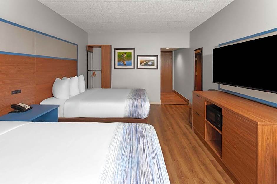 AmericInn & Suites by Wyndham Baraboo Event Center