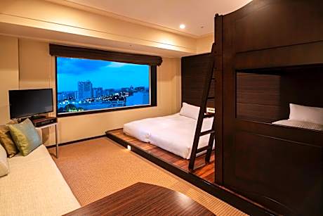 Family Corner Room with Bay View - Non-Smoking
