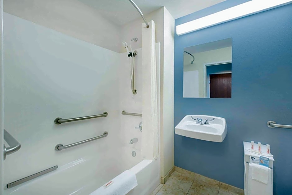 Microtel Inn & Suites By Wyndham Stanley